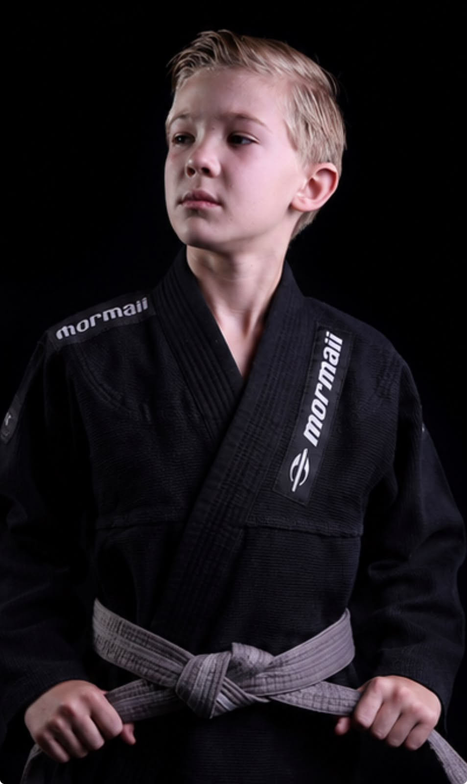 Arthur Schroeder de kimono preto