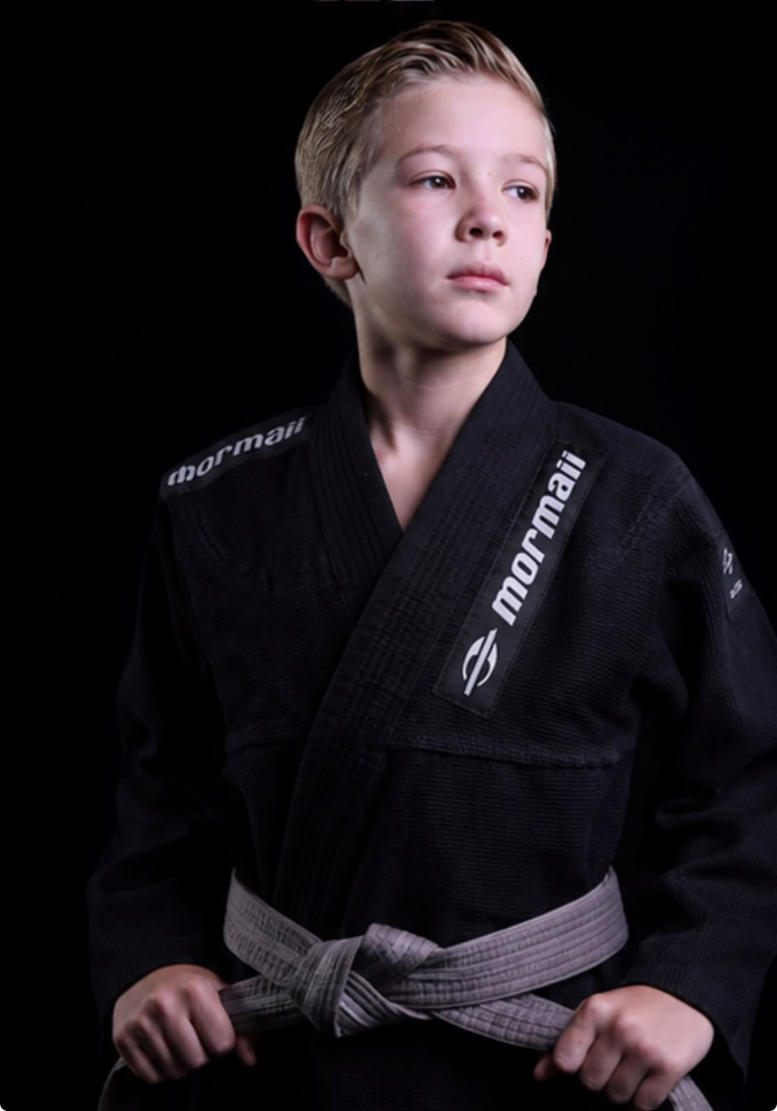 Arthur Schroeder de kimono preto